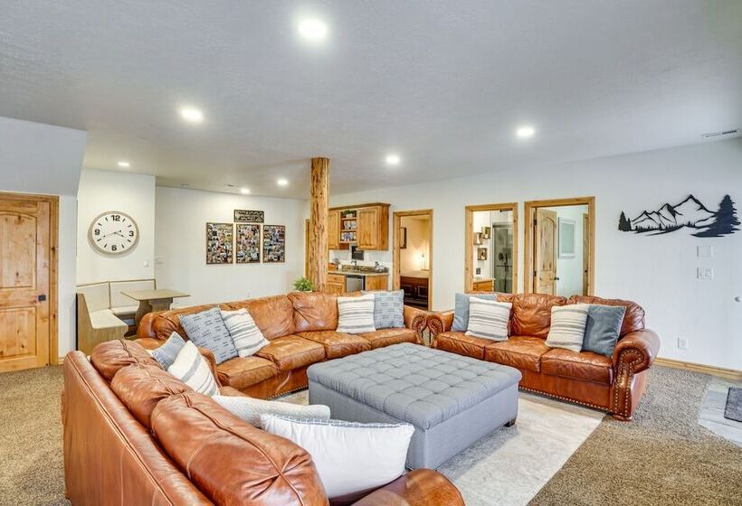 Spacious Mtn Manor, 1 Mi To Brian Head Resort!