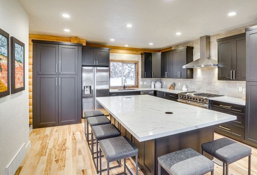 Spacious Mtn Manor, 1 Mi To Brian Head Resort!