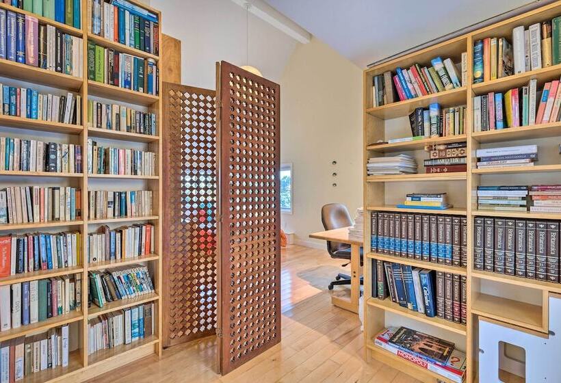 Spacious Phippsburg Home W/ Oceanfront Views