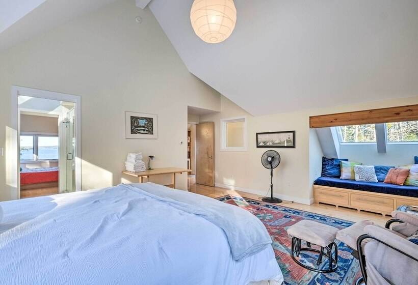 Spacious Phippsburg Home W/ Oceanfront Views