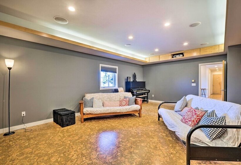 Spacious Phippsburg Home W/ Oceanfront Views