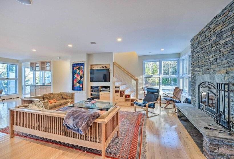 Spacious Phippsburg Home W/ Oceanfront Views