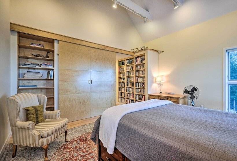 Spacious Phippsburg Home W/ Oceanfront Views