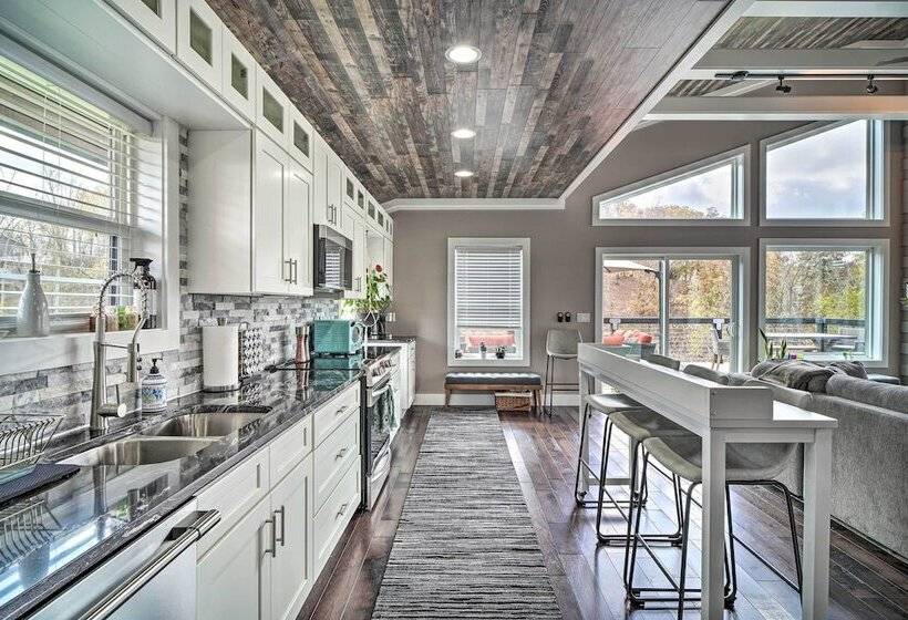 Spacious Sevierville Home W/ Hot Tub!