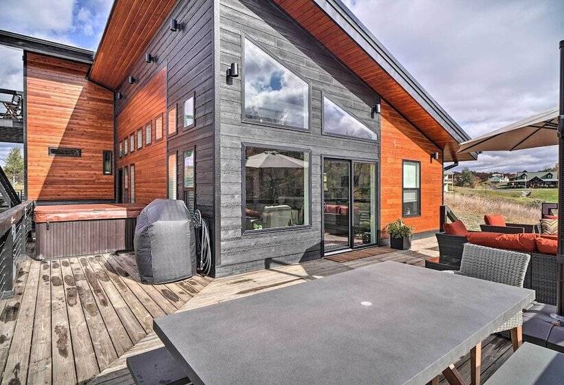 Spacious Sevierville Home W/ Hot Tub!