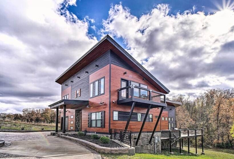 Spacious Sevierville Home W/ Hot Tub!