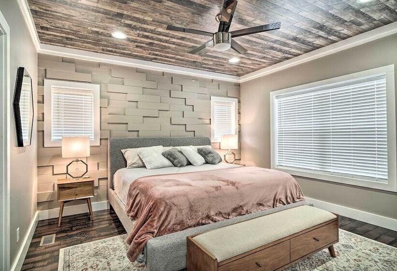 Spacious Sevierville Home W/ Hot Tub!