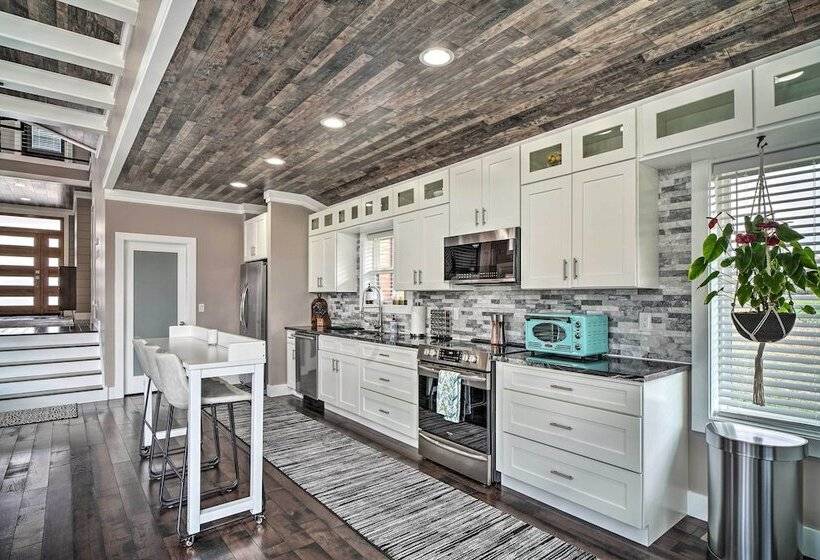 Spacious Sevierville Home W/ Hot Tub!