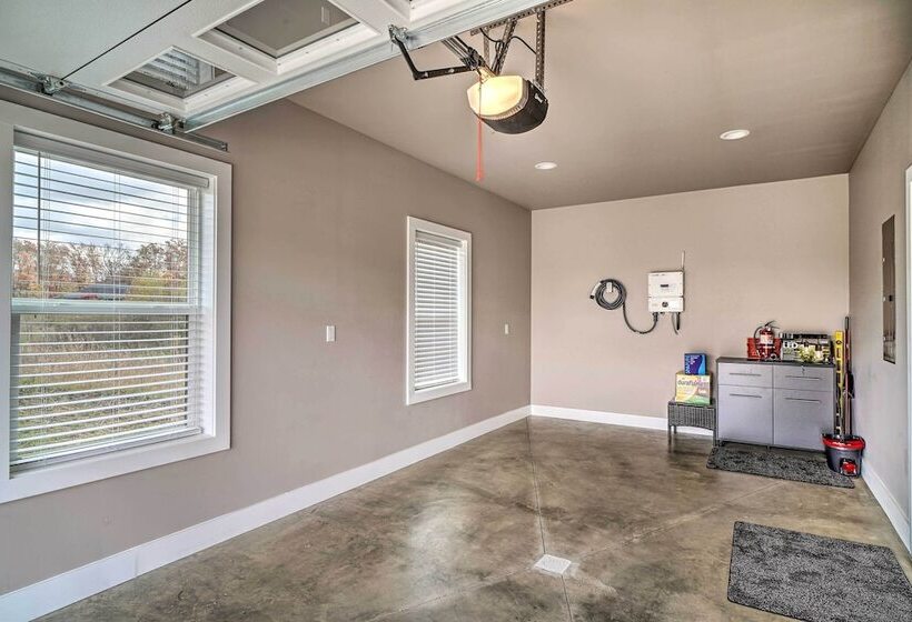 Spacious Sevierville Home W/ Hot Tub!