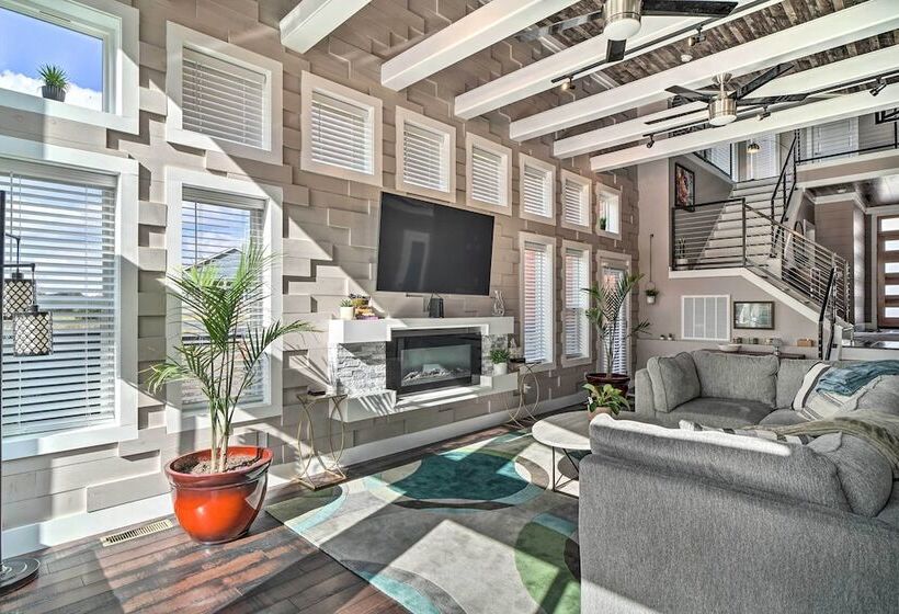 Spacious Sevierville Home W/ Hot Tub!