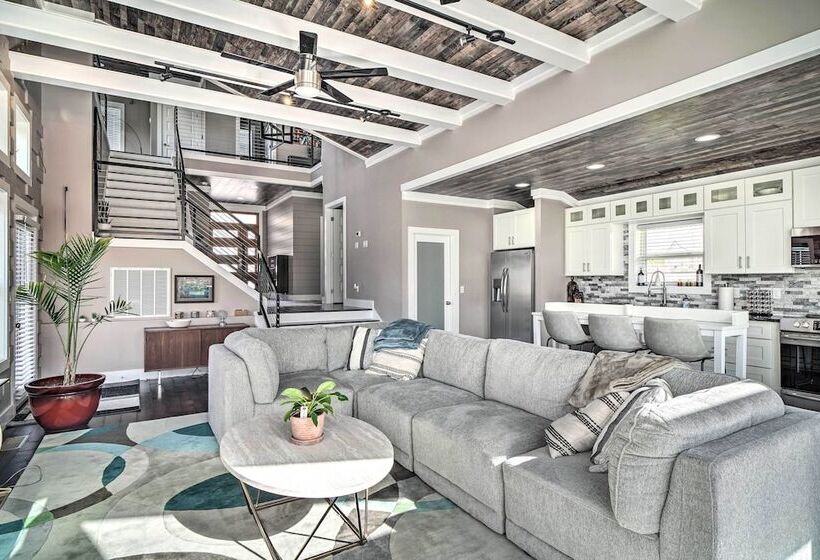 Spacious Sevierville Home W/ Hot Tub!