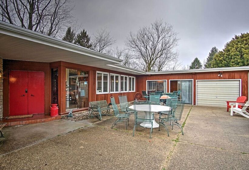 South Haven Home ~ 1 Mi To Lake Michigan!