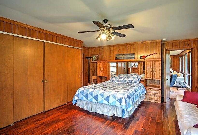 South Haven Home ~ 1 Mi To Lake Michigan!