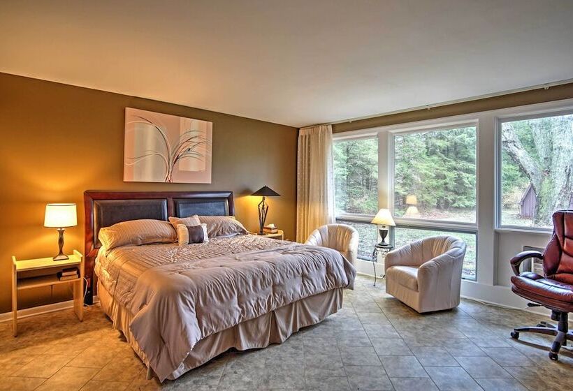 South Haven Home ~ 1 Mi To Lake Michigan!