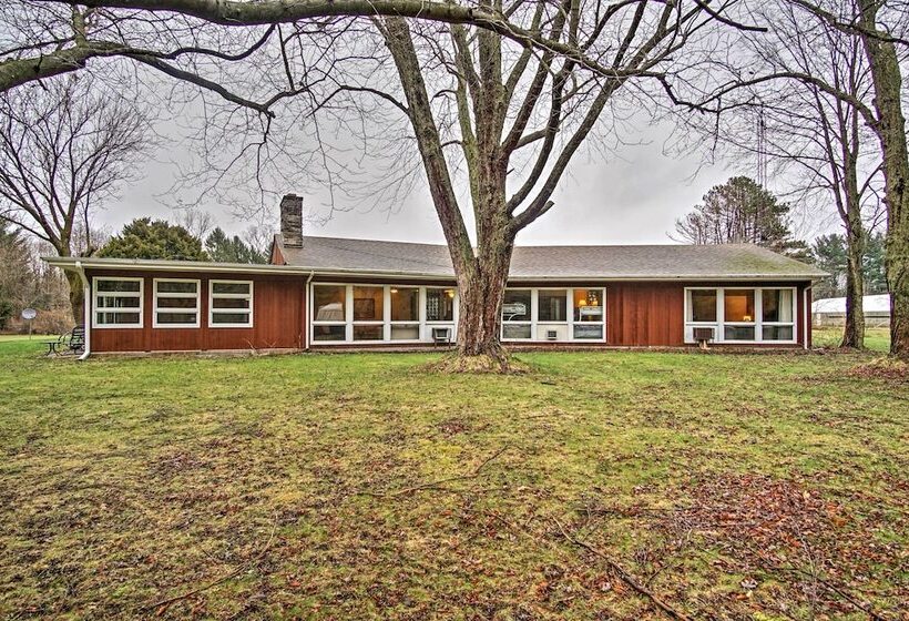 South Haven Home ~ 1 Mi To Lake Michigan!