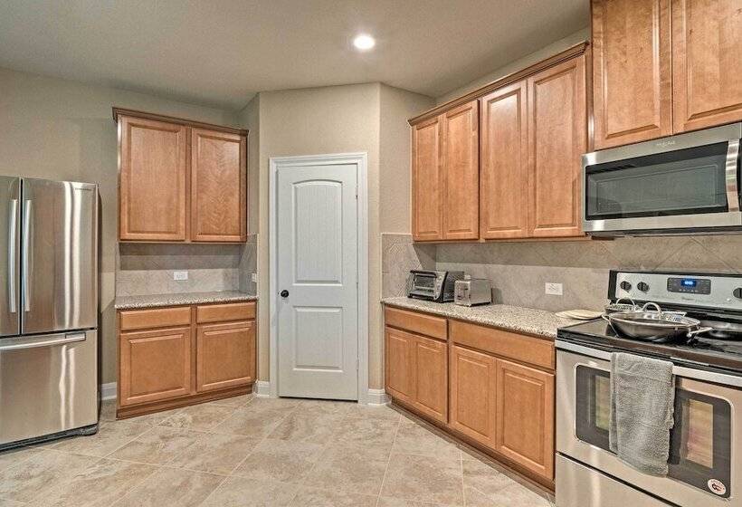 Texas Home W/ Patio & Grill ~ 16 Mi To Austin