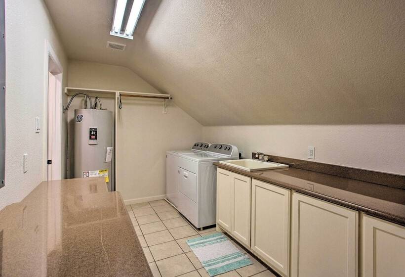 Spacious Vacation Home: 10 Mi To Lavon Lake!