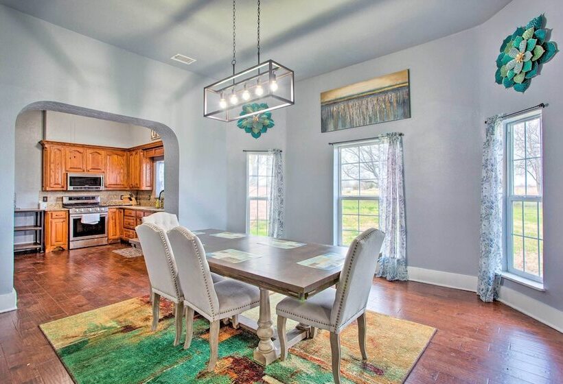 Spacious Vacation Home: 10 Mi To Lavon Lake!