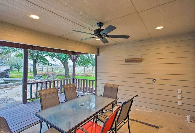 Spacious Vacation Home: 10 Mi To Lavon Lake!