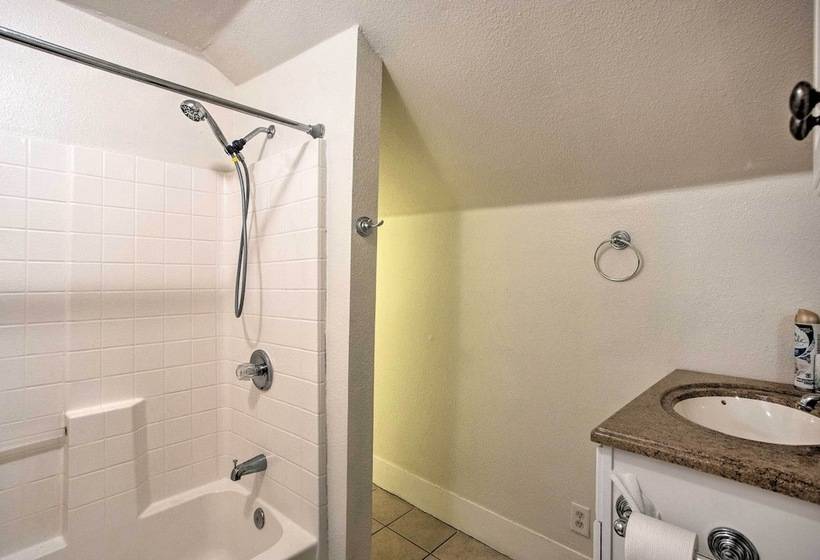 Spacious Vacation Home: 10 Mi To Lavon Lake!