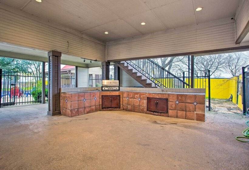 Spacious Vacation Home: 10 Mi To Lavon Lake!