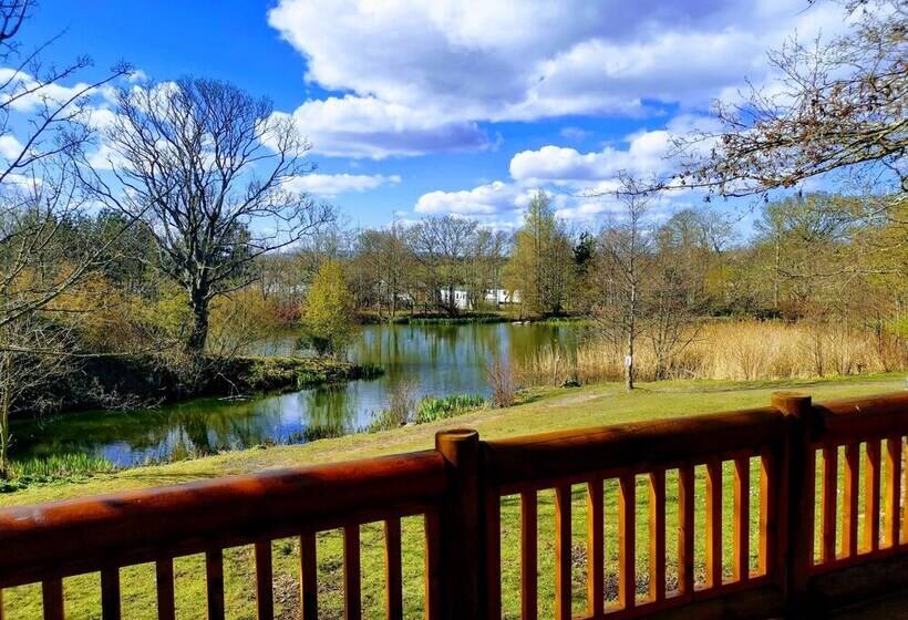 Starlight Log Cabin   With Hot Tub And Lake View