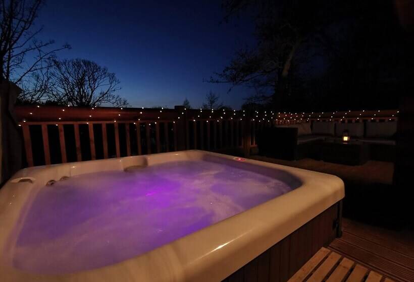 Starlight Log Cabin   With Hot Tub And Lake View