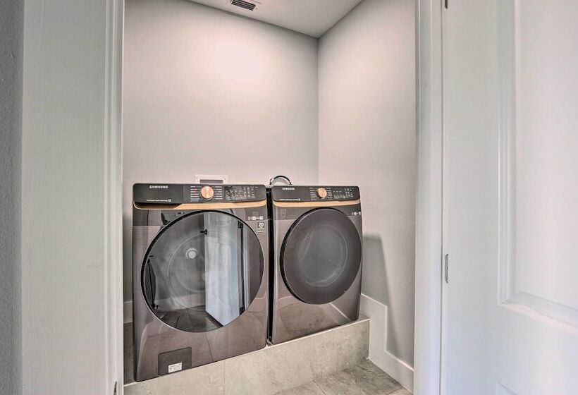 Stunning Laguna Vista Retreat W/ Pool & Grill