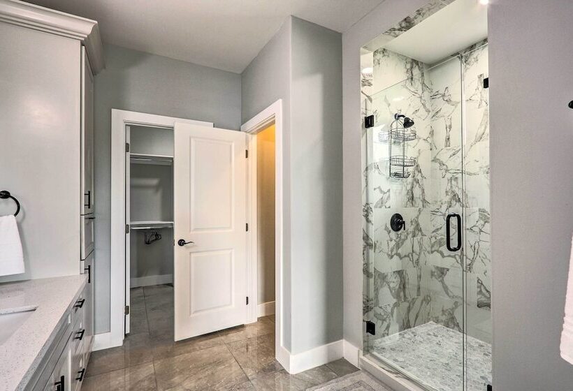 Stunning Laguna Vista Retreat W/ Pool & Grill