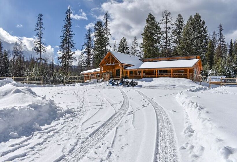 Stunning Montana Retreat: Hot Tub, On Site Hiking!