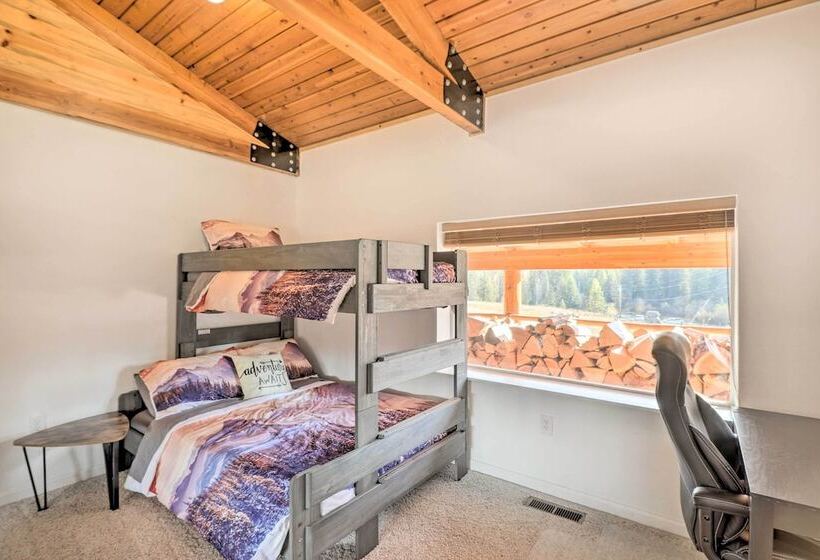 Stunning Montana Retreat: Hot Tub, On Site Hiking!