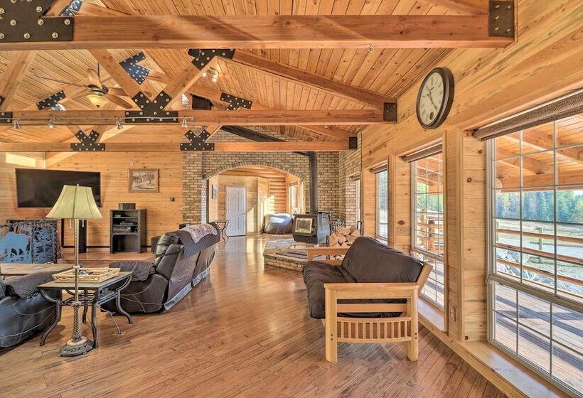 Stunning Montana Retreat: Hot Tub, On Site Hiking!