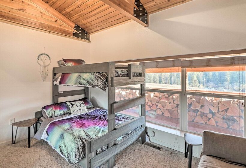 Stunning Montana Retreat: Hot Tub, On Site Hiking!