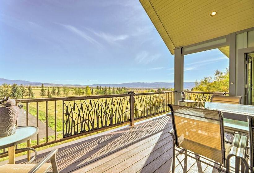 Stunning Valley Home W/ Furnished Deck & Mtn Views