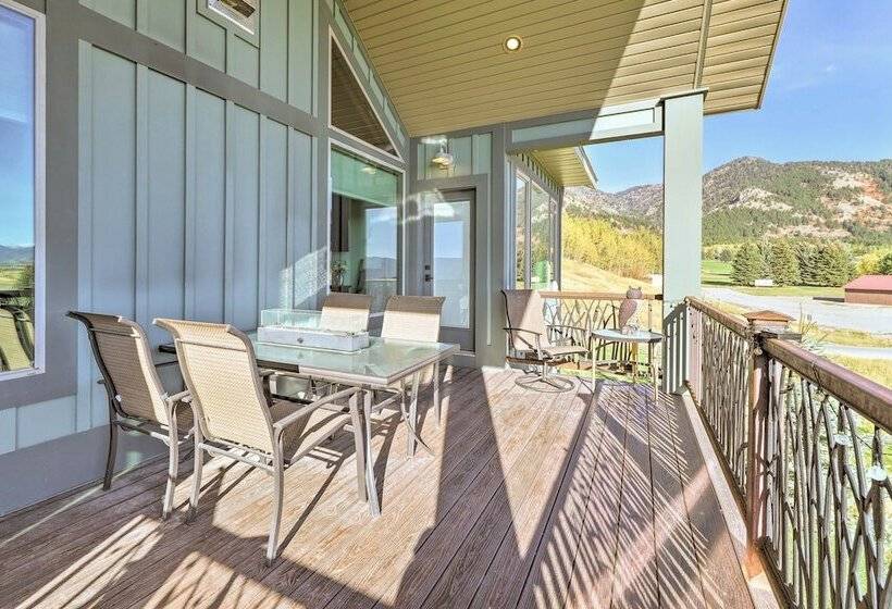 Stunning Valley Home W/ Furnished Deck & Mtn Views
