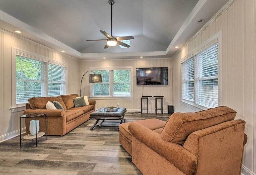 Stylish Wilmington Home, 2 Mi To Riverwalk!