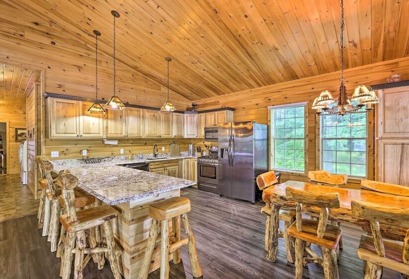 Sun Dappled Cadillac Gem W/ Kayaks & Grill!