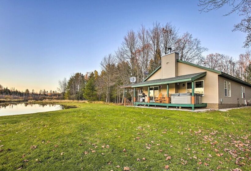 Sun Dappled Cadillac Gem W/ Kayaks & Grill!