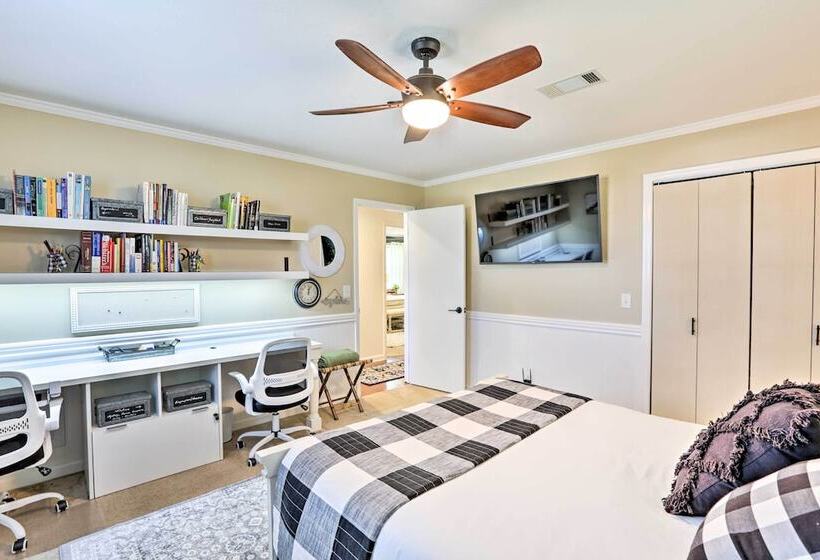 Sunny Florida Abode   Patio, Pool, & Fire Pit