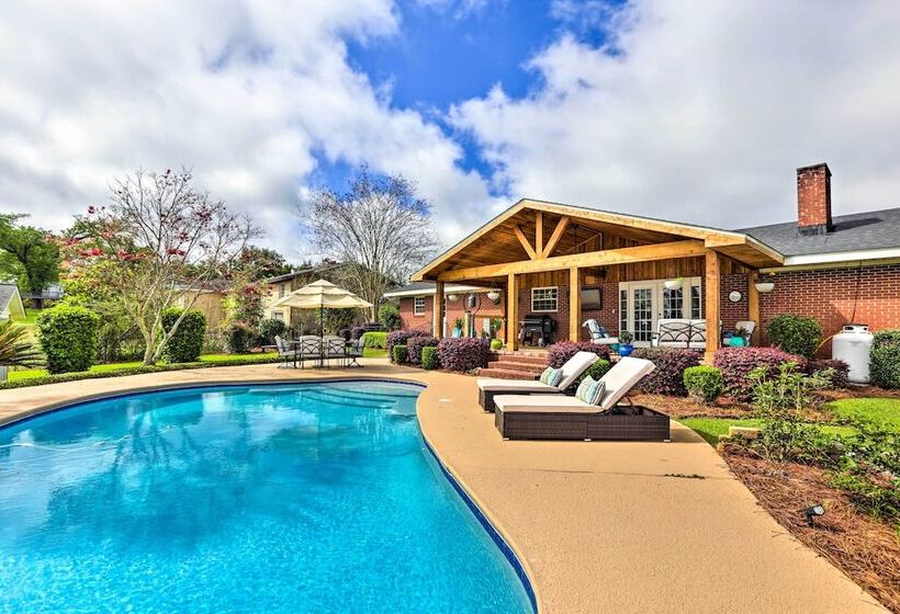 Sunny Florida Abode   Patio, Pool, & Fire Pit