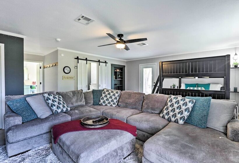 Sunny Florida Abode   Patio, Pool, & Fire Pit