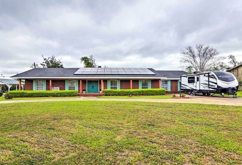 Sunny Florida Abode   Patio, Pool, & Fire Pit