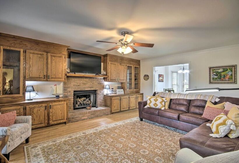 Sunny Lakefront Escape In Prosperity W/ Dock!