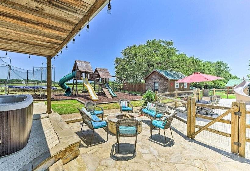 Sunset Ranch W/ Pool & Hot Tub On 29 Acres!