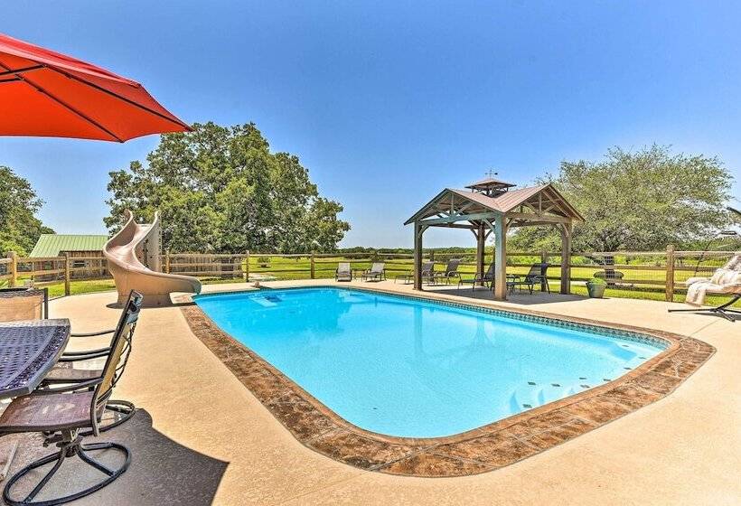 Sunset Ranch W/ Pool & Hot Tub On 29 Acres!