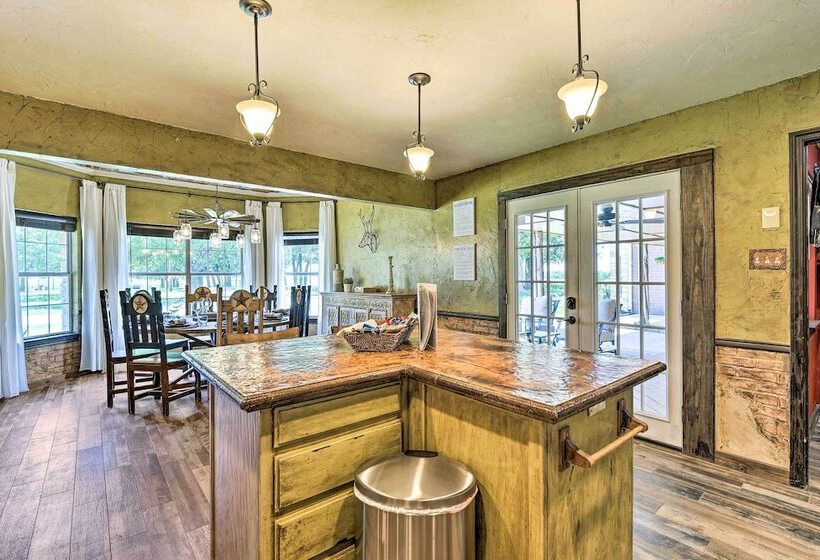 Sunset Ranch W/ Pool & Hot Tub On 29 Acres!