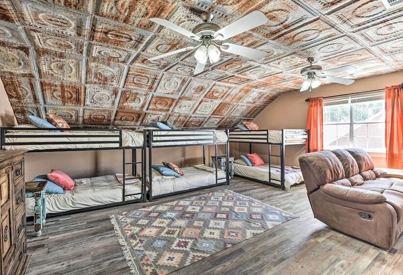 Sunset Ranch W/ Pool & Hot Tub On 29 Acres!