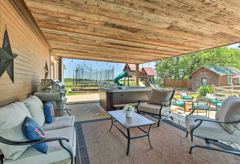 Sunset Ranch W/ Pool & Hot Tub On 29 Acres!