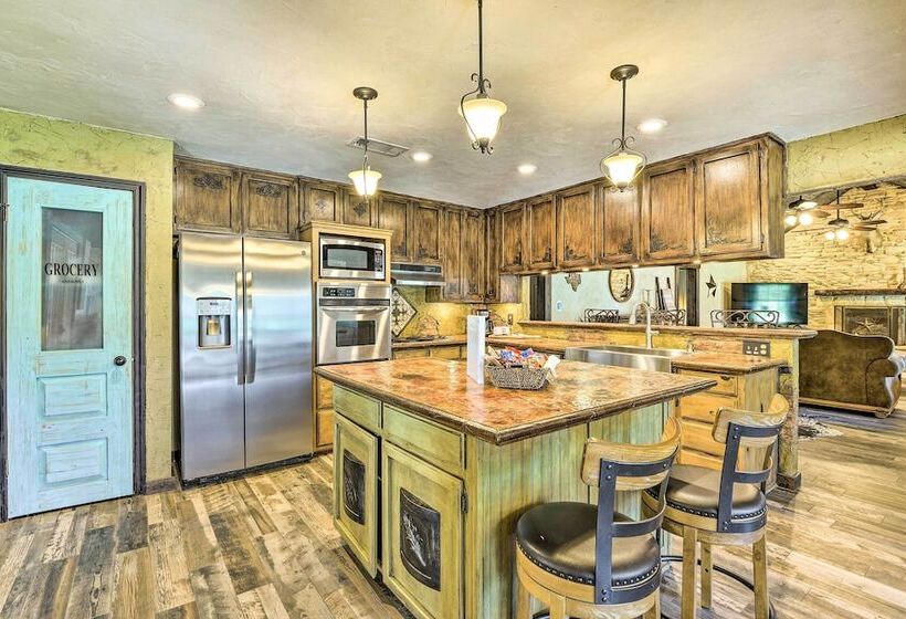 Sunset Ranch W/ Pool & Hot Tub On 29 Acres!