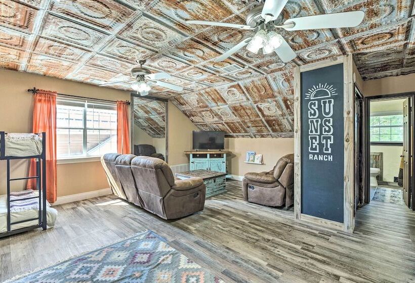 Sunset Ranch W/ Pool & Hot Tub On 29 Acres!